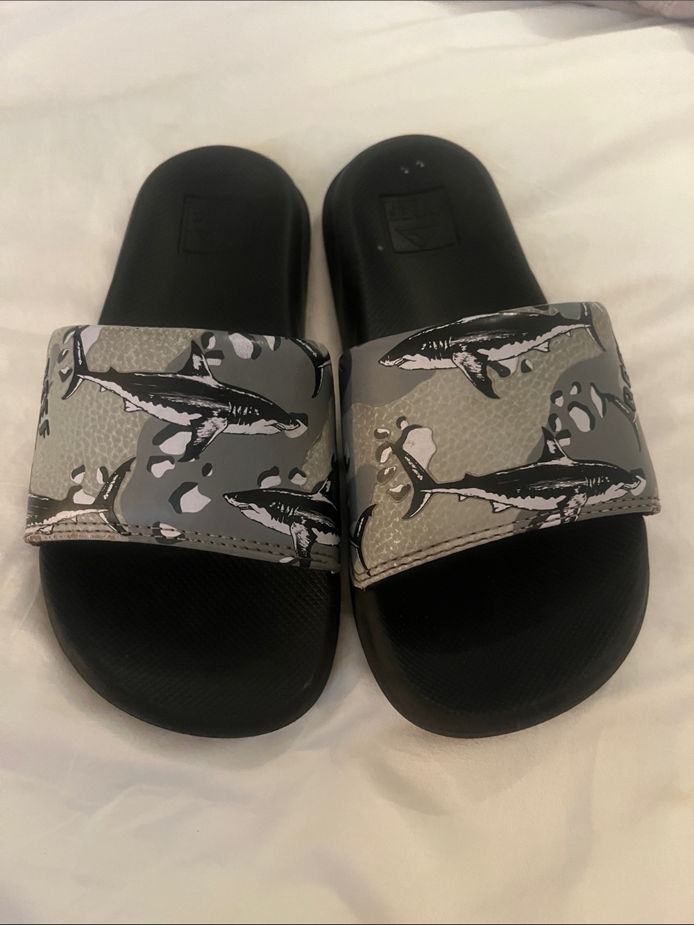 Reef Boys Shark Slides. Size 3